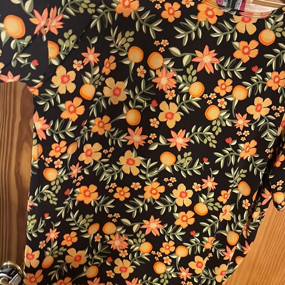 Super cute Lula roe - Picture 5 of 5